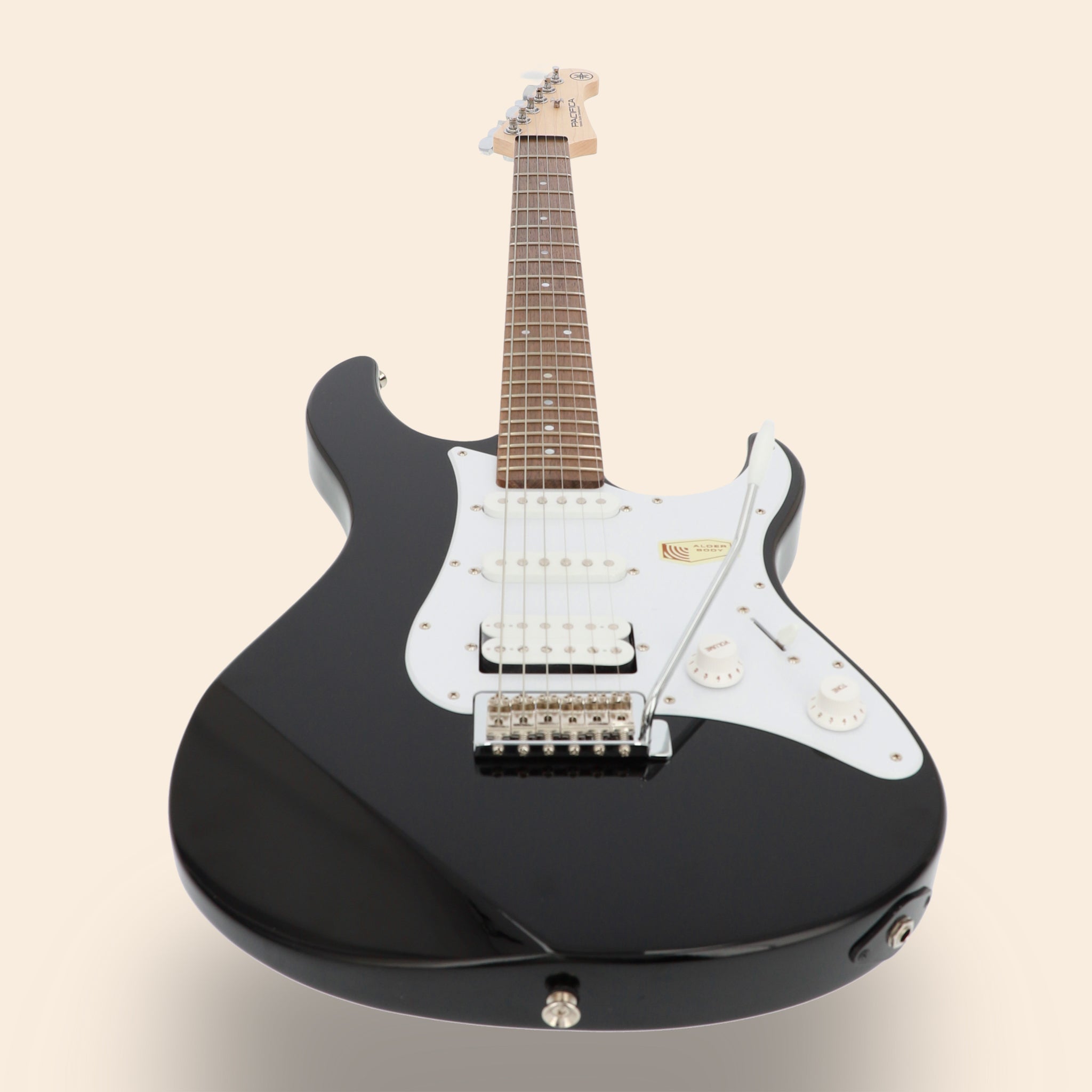 E-Gitarre Yamaha Pacifica 112J in Schwarz.