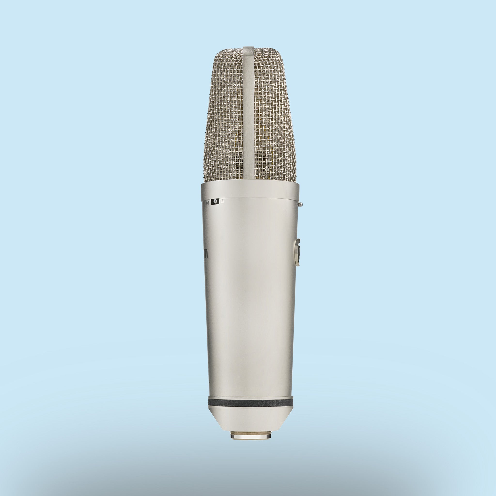 Mikrofon Warm Audio WA-87 R2 in Schwarz, Studio, Recording.